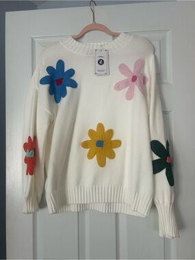 Crewneck White Floral Appliqué Sweater with Multicolor Flowers